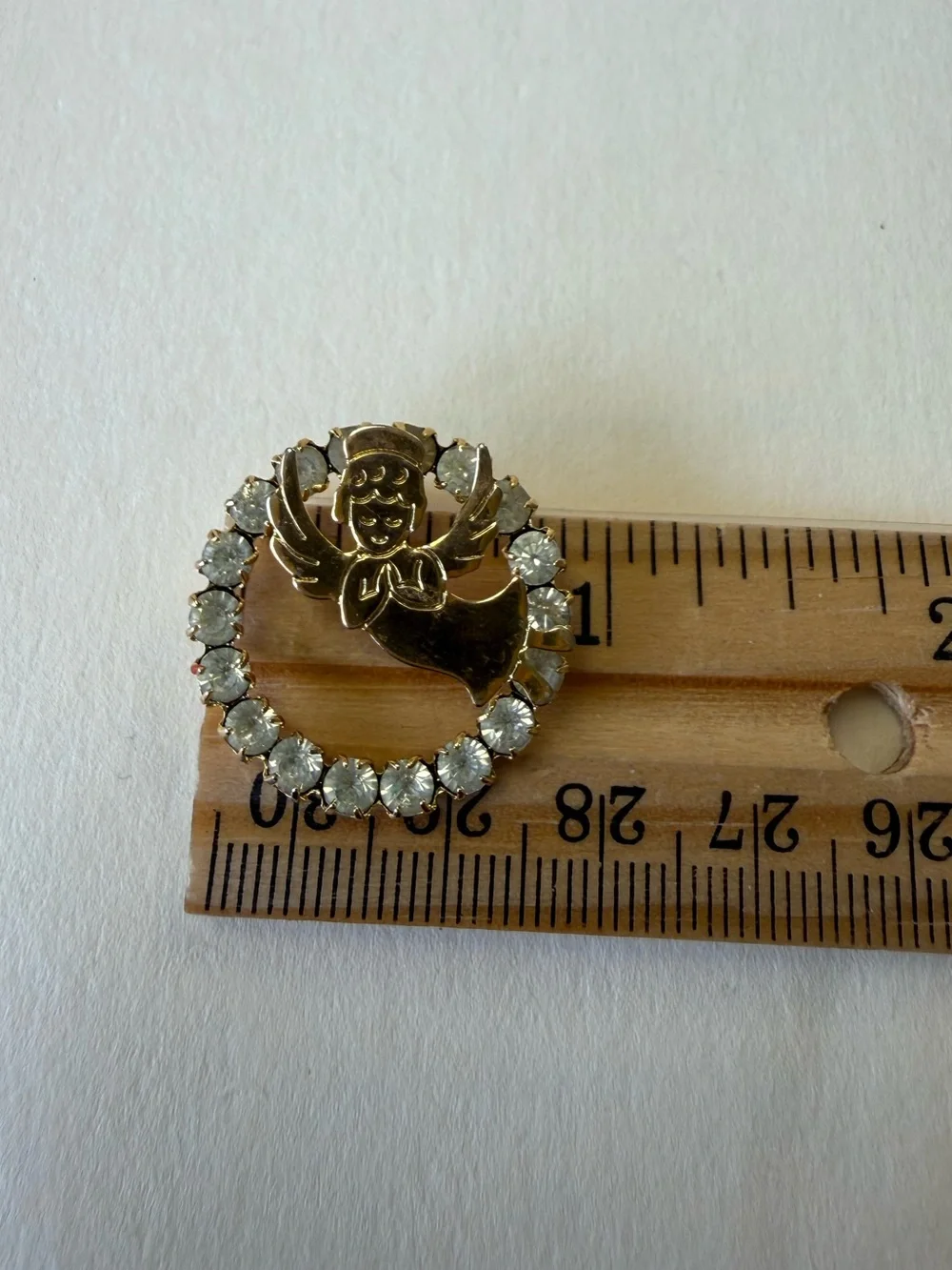 Vintage Open Wreath Rhinestone Gold Toned Cherub Angel Lapel Pin Brooch. - Picture 7 of 8